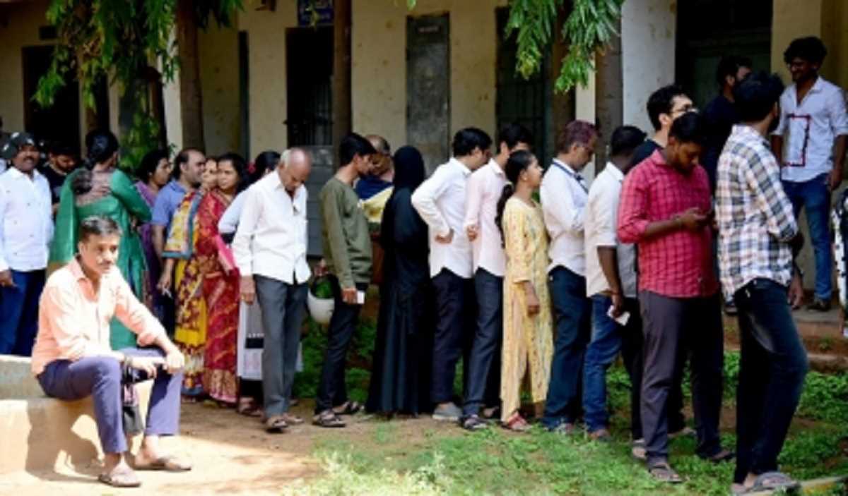 यूपी निकाय चुनाव : 11 बजे तक 20.62 फीसद मतदान यूपी निकाय चुनाव : 11 बजे तक 20.62 फीसद मतदान